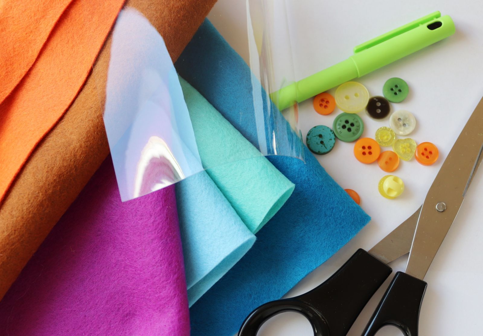 Blog-Inhaltsbild für 'Nähe einen süßen Frühlingsgruß: Tulpen, Hühner und Blüten mit Guckloch. Das perfekte Mitbringsel für liebe Freunde!'